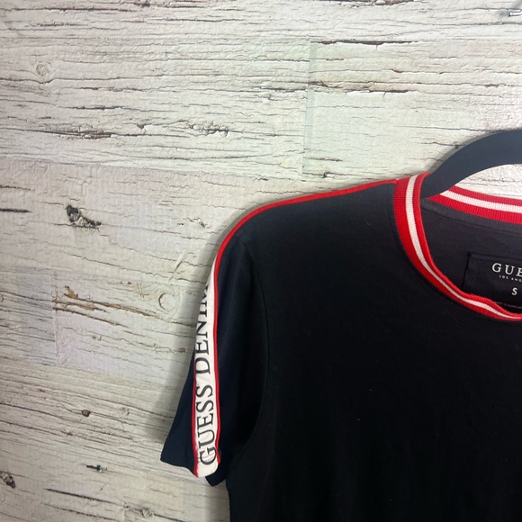 Mens Guess Black Short Sleeve T-Shirt size small red white - Picture 3 of 9